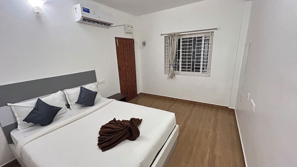 The Base Inn Deluxe Double Room 3