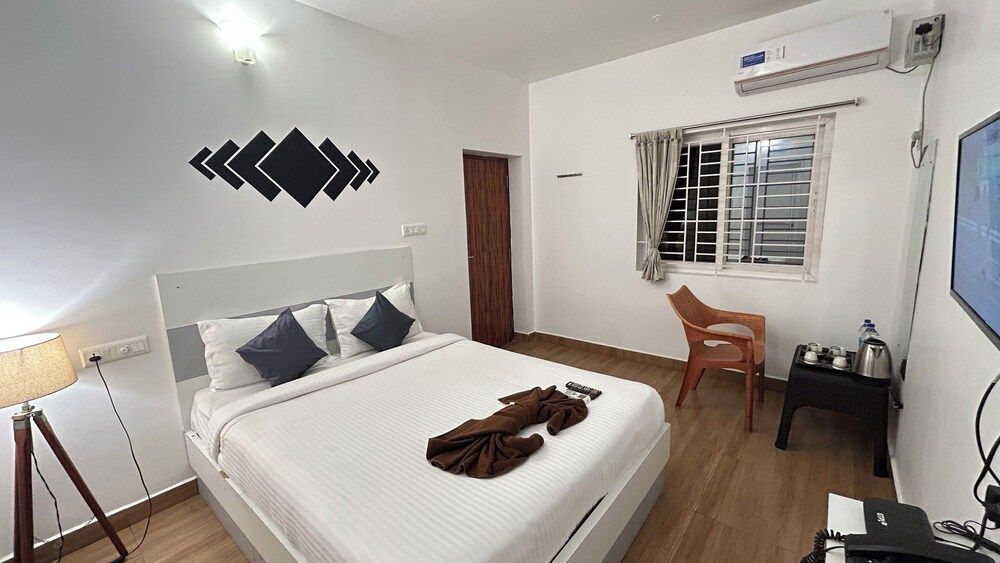 The Base Inn Deluxe Double Room 2