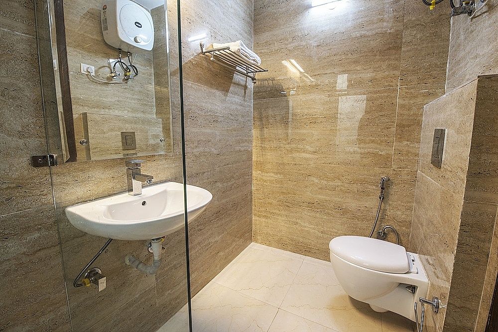 FabHotel A 97 Deluxe Twin Room 3