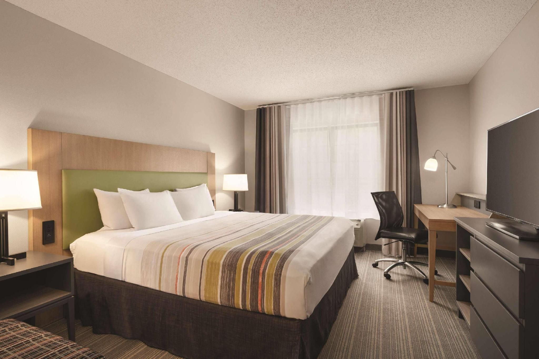 1 Queen Bed, Nonsmoking, Accessible