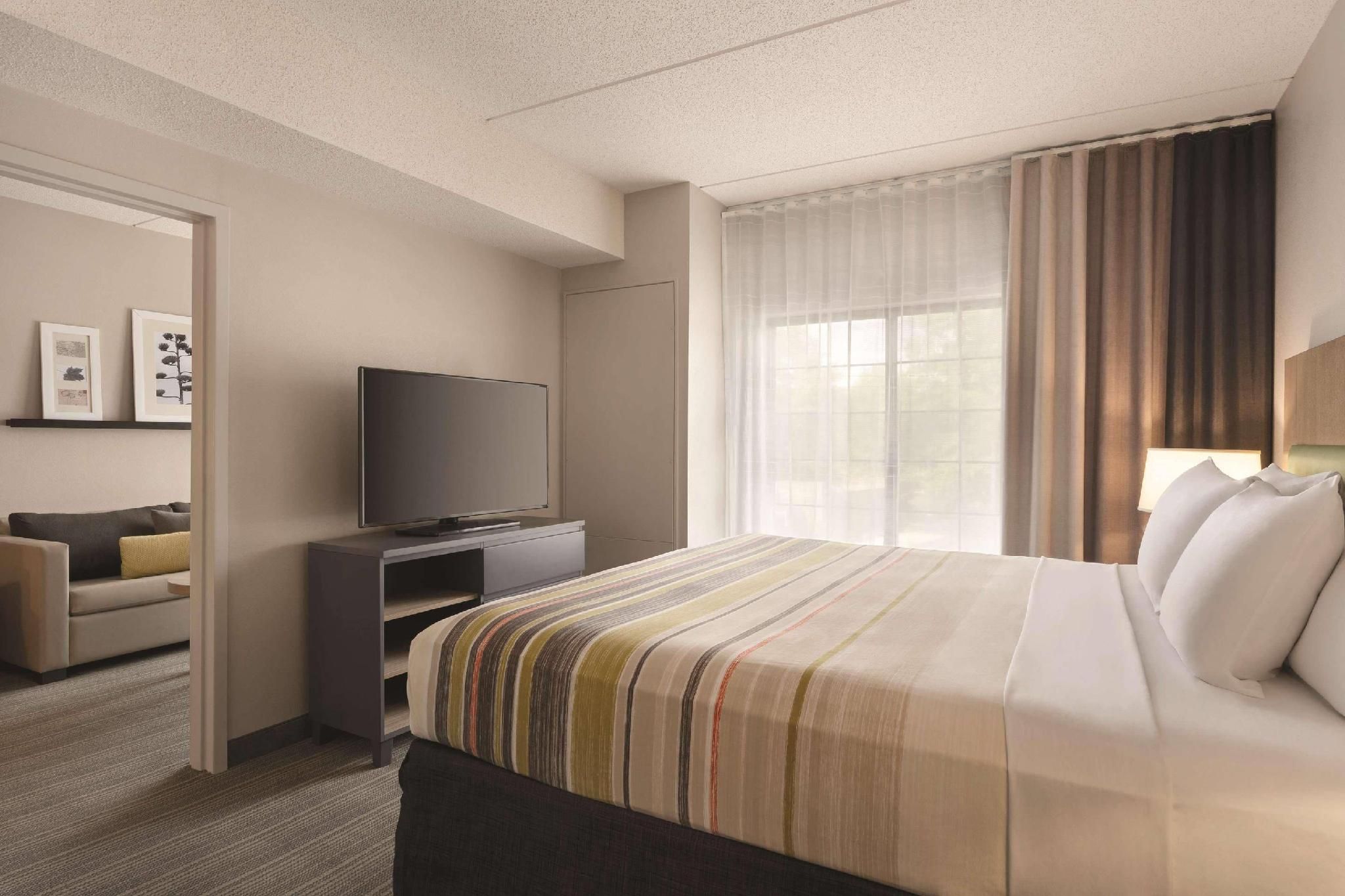 1 King Bed, Suite, Nonsmoking, Upgrade
