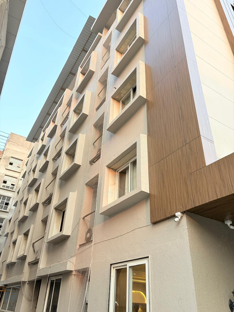 Side Image 2