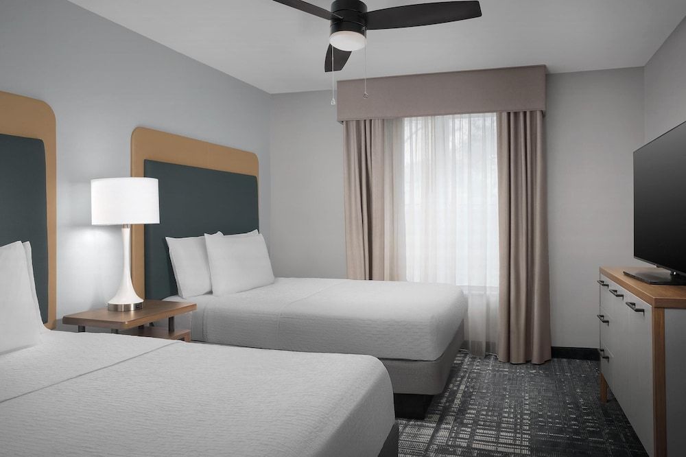 Suite, Accessible, Bathtub