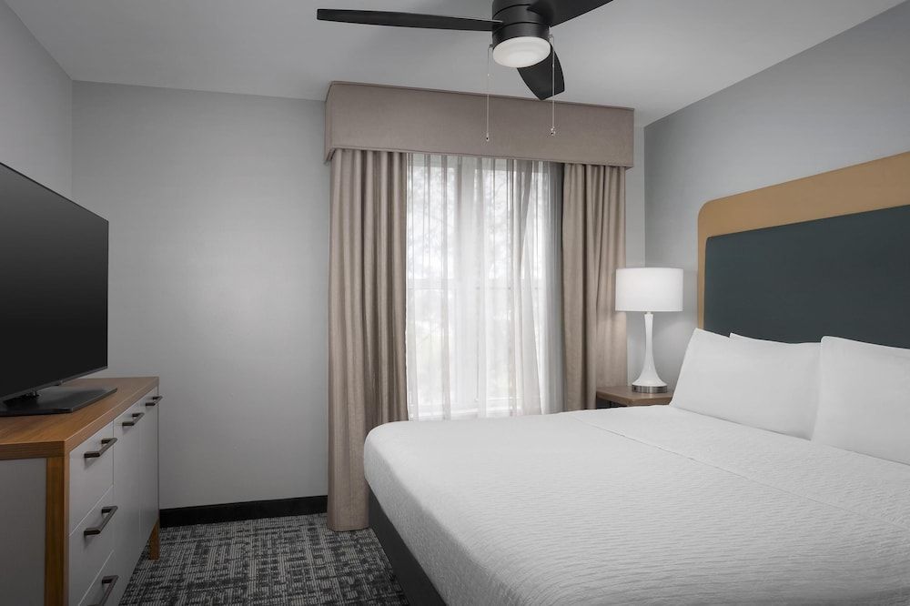 Suite, 1 King Bed, Non Smoking