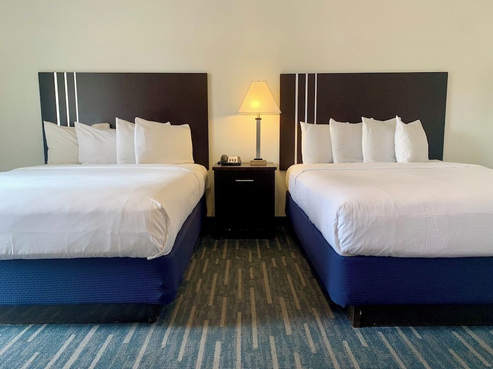 Avalon Inn Downtown Morro Bay Standard Room, 2 Queen Beds