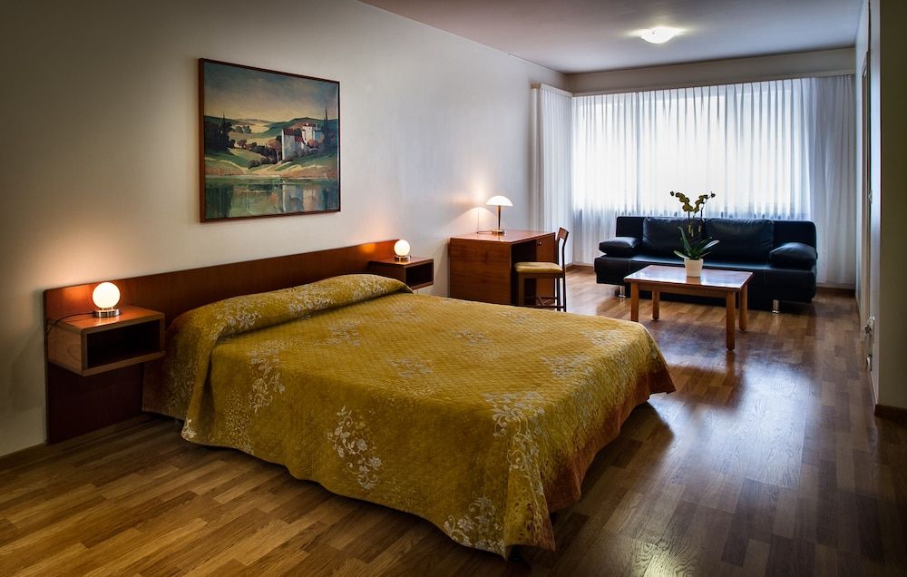 Quintuple Room
