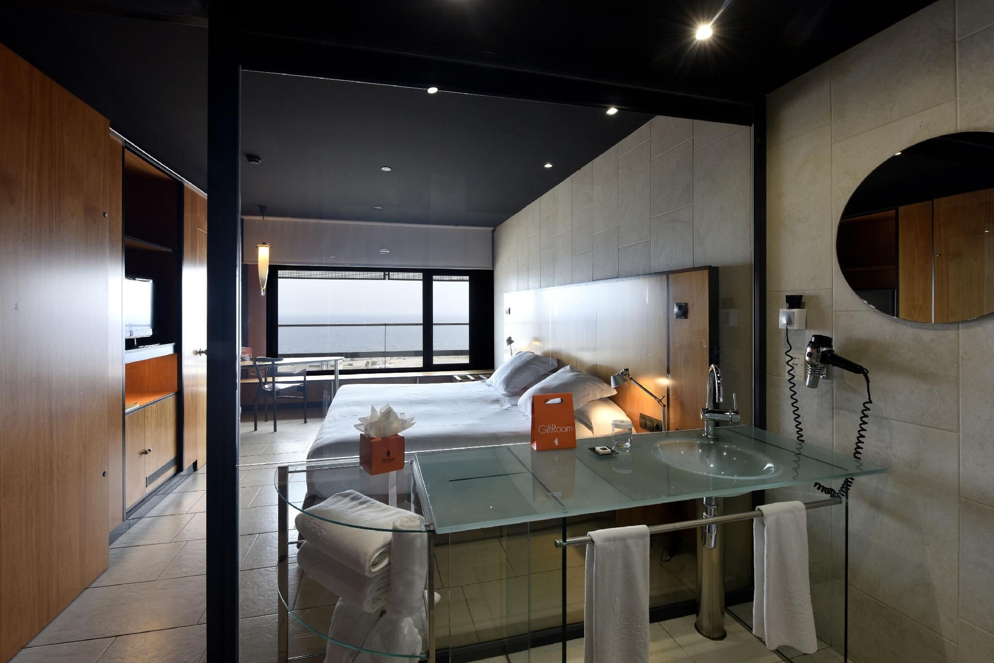 Double or Twin Room with Sea View