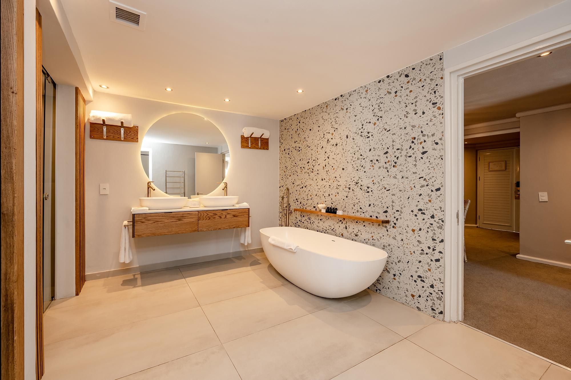 Sea and Mountain Suite 