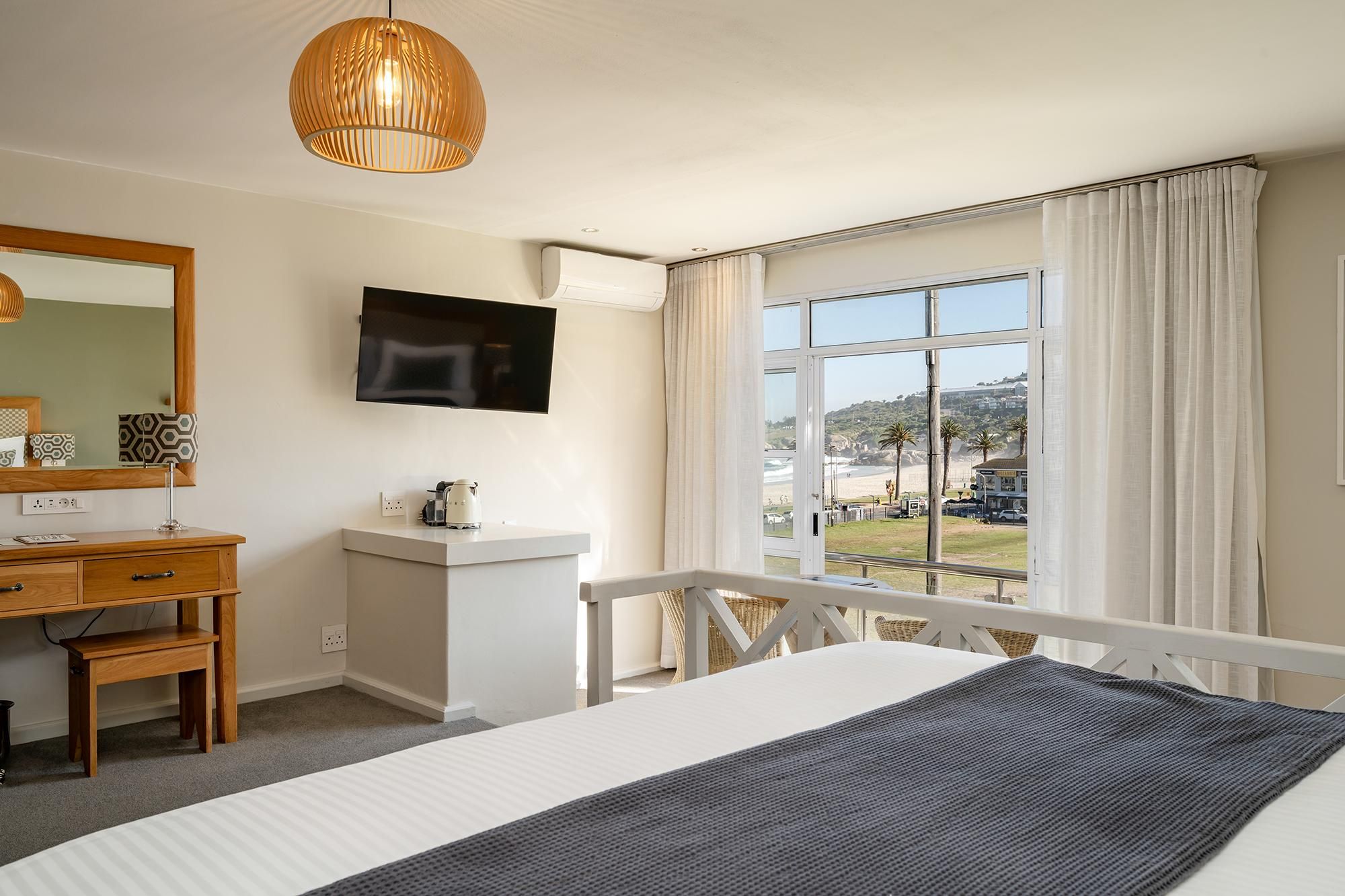Sea and Mountain View Room