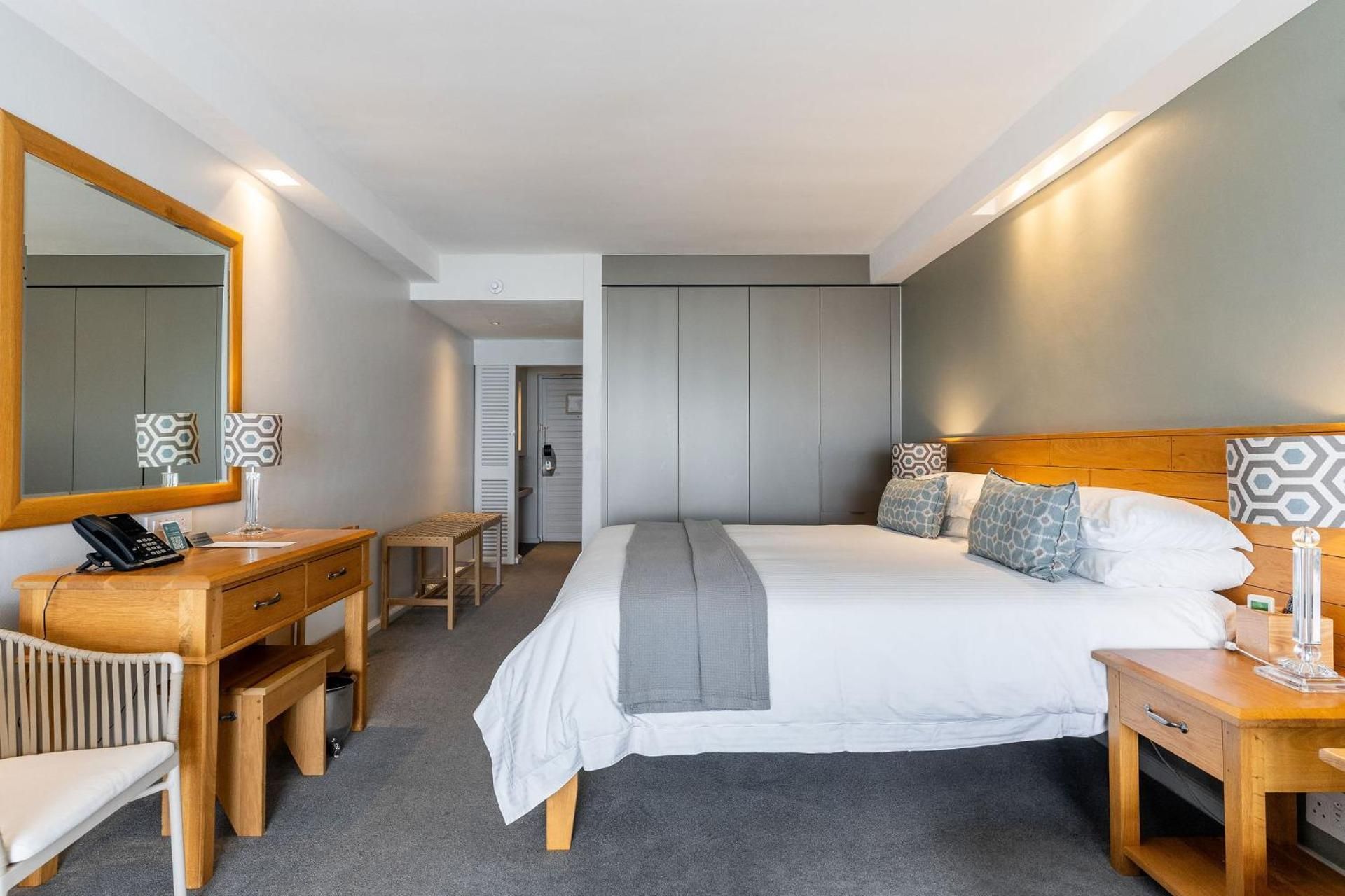 Sea and Pool View Room