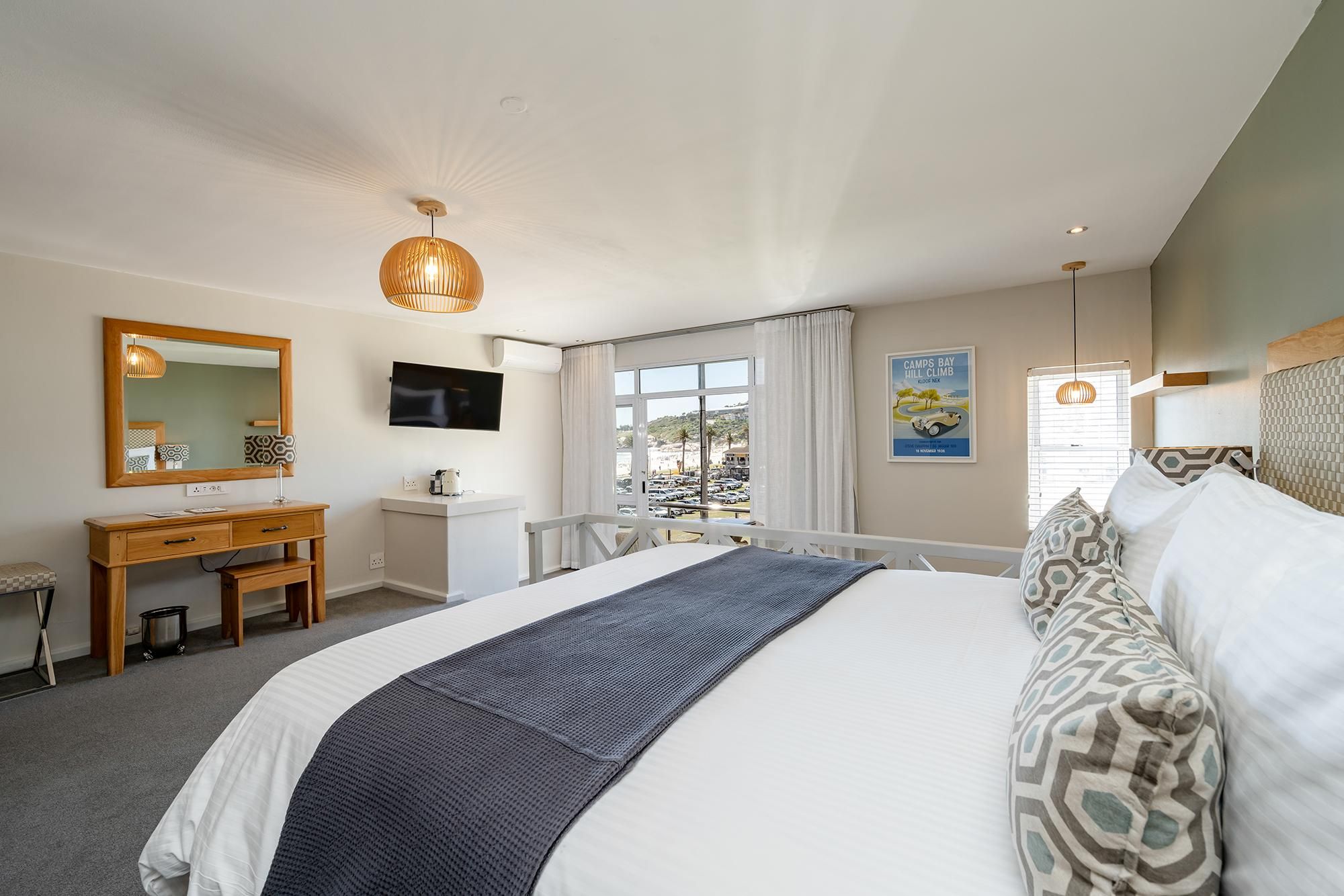 Sea and Mountain View Room