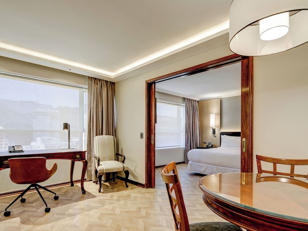Hotel Plaza El Bosque Ebro Executive Suite, 1 King Bed 4