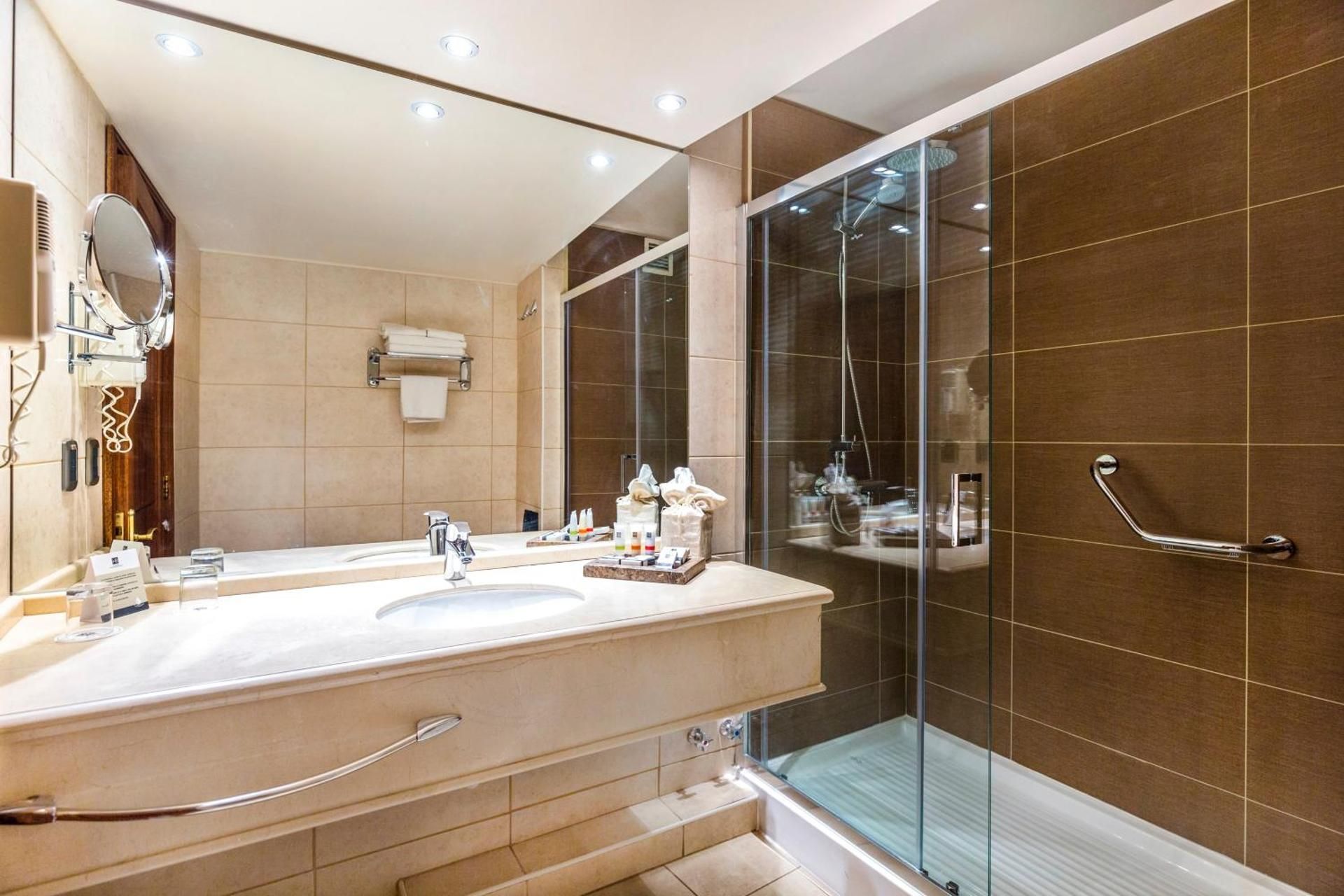 Standard Double Suite