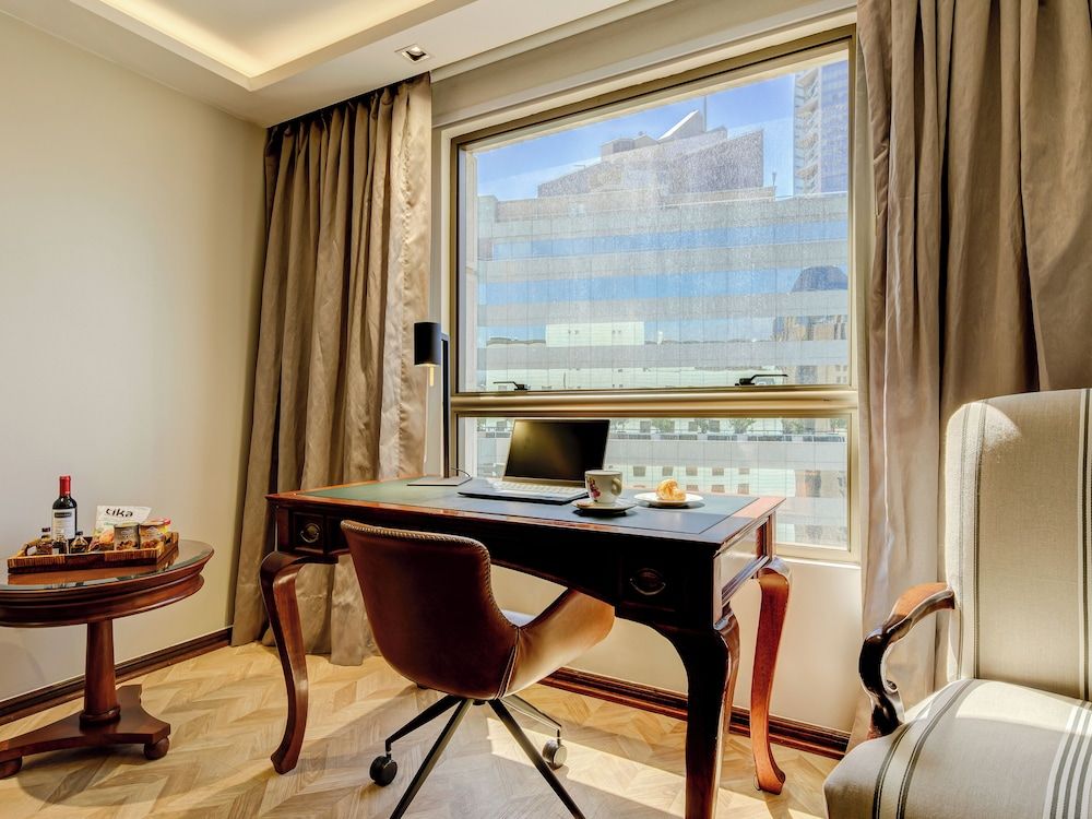 Hotel Plaza El Bosque Ebro Executive Suite, 1 King Bed 7