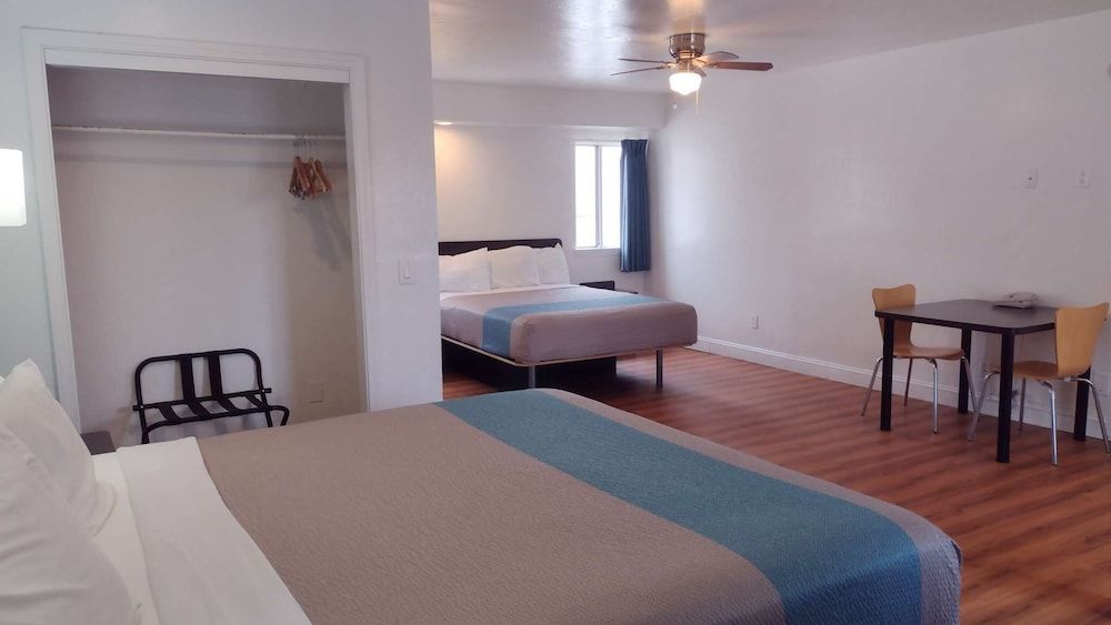 Motel 6 Pismo Beach - Pacific Ocean Standard Room, Multiple Beds, Accessible, Non Smoking 5