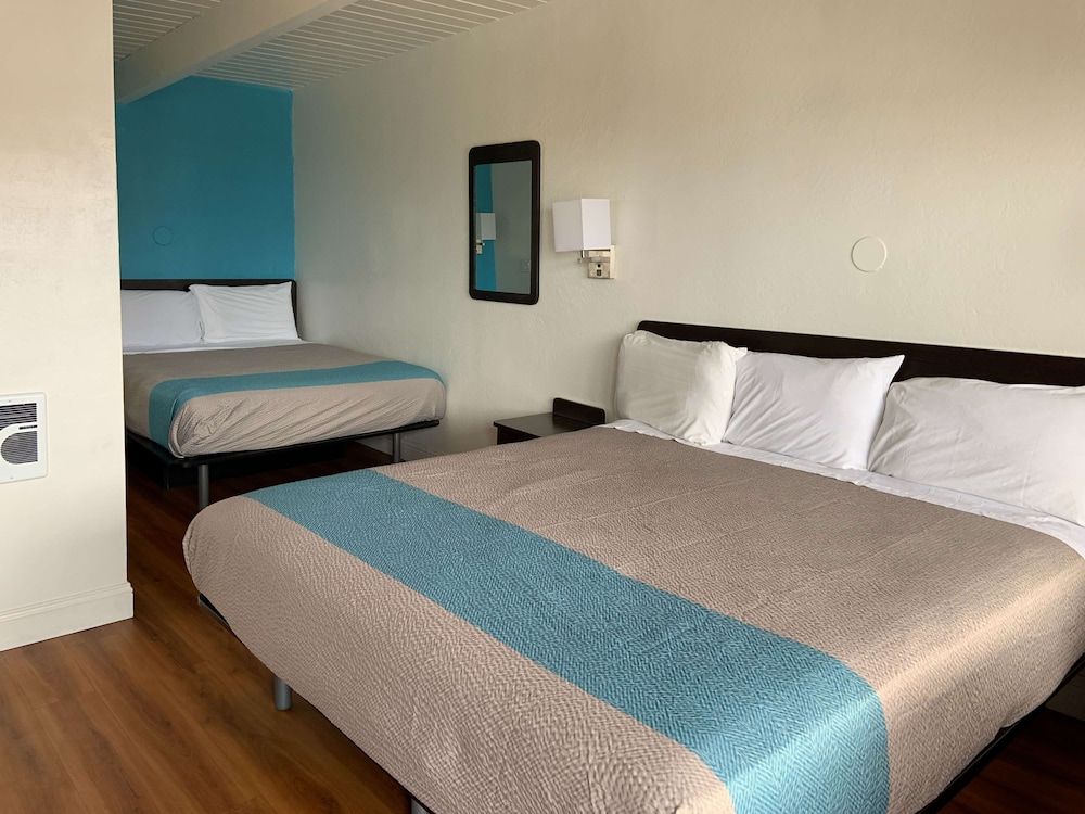 Motel 6 Pismo Beach - Pacific Ocean Standard Room, Multiple Beds, Accessible, Non Smoking 6