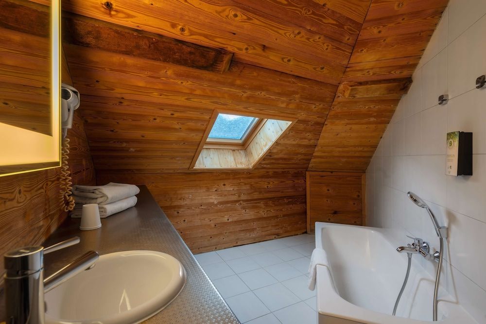 Campanile Annecy Centre - Gare Standard Room, 1 Double Bed 6