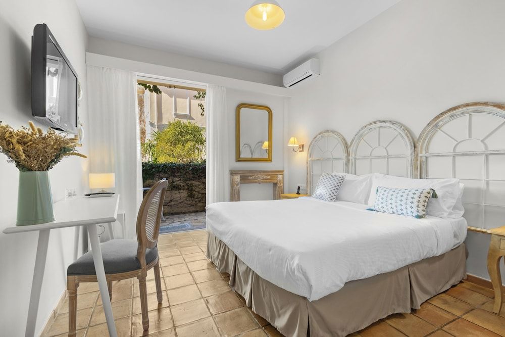 Comfort Garden-Level Room