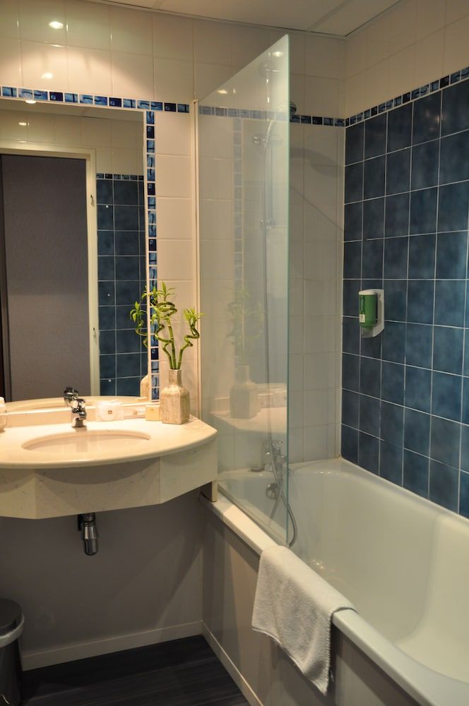 Best Western Marseille Aeroport Standard Room, 2 Twin Beds, Non Smoking 7