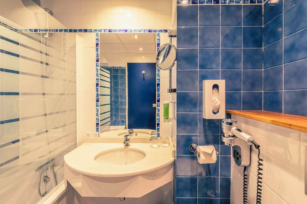 Best Western Marseille Aeroport Standard Room, 2 Twin Beds, Non Smoking 5