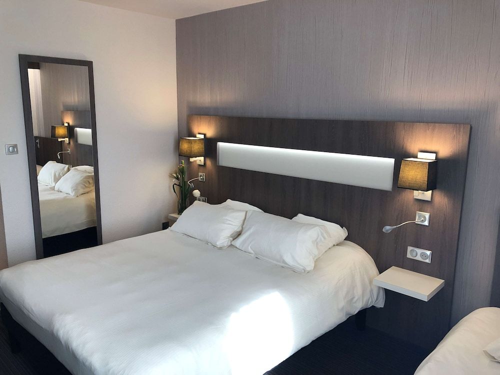 Best Western Marseille Aeroport Standard Room, Multiple Beds, Non Smoking 6