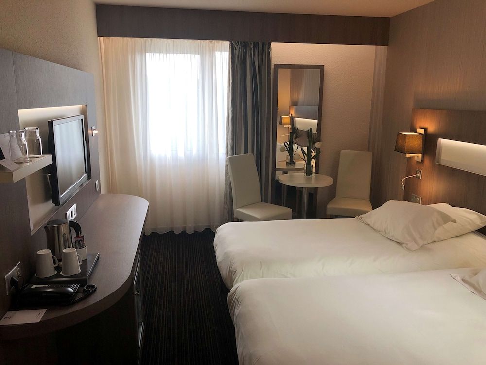 Best Western Marseille Aeroport Standard Room, 2 Twin Beds, Non Smoking 4