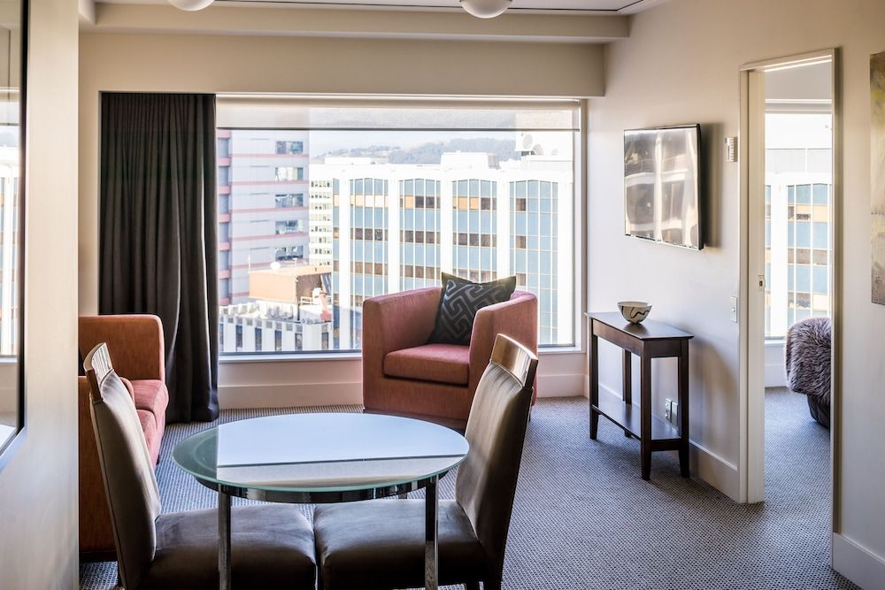 Bolton Hotel Suite, 1 Bedroom 4