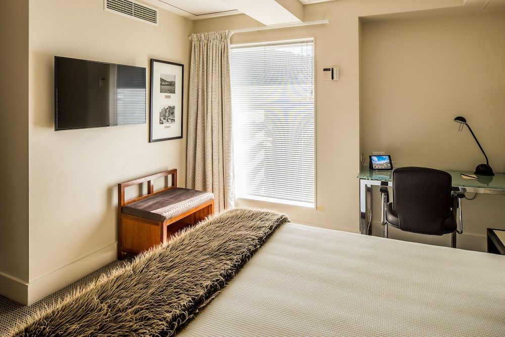 Bolton Hotel Standard Room 3