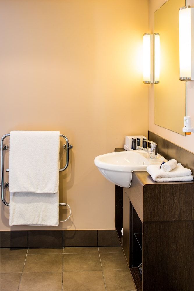 Bolton Hotel Premier Studio, 1 King Bed 6