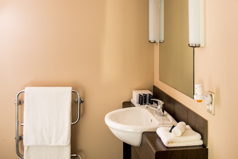 Bolton Hotel Premier Studio, 1 King Bed 7