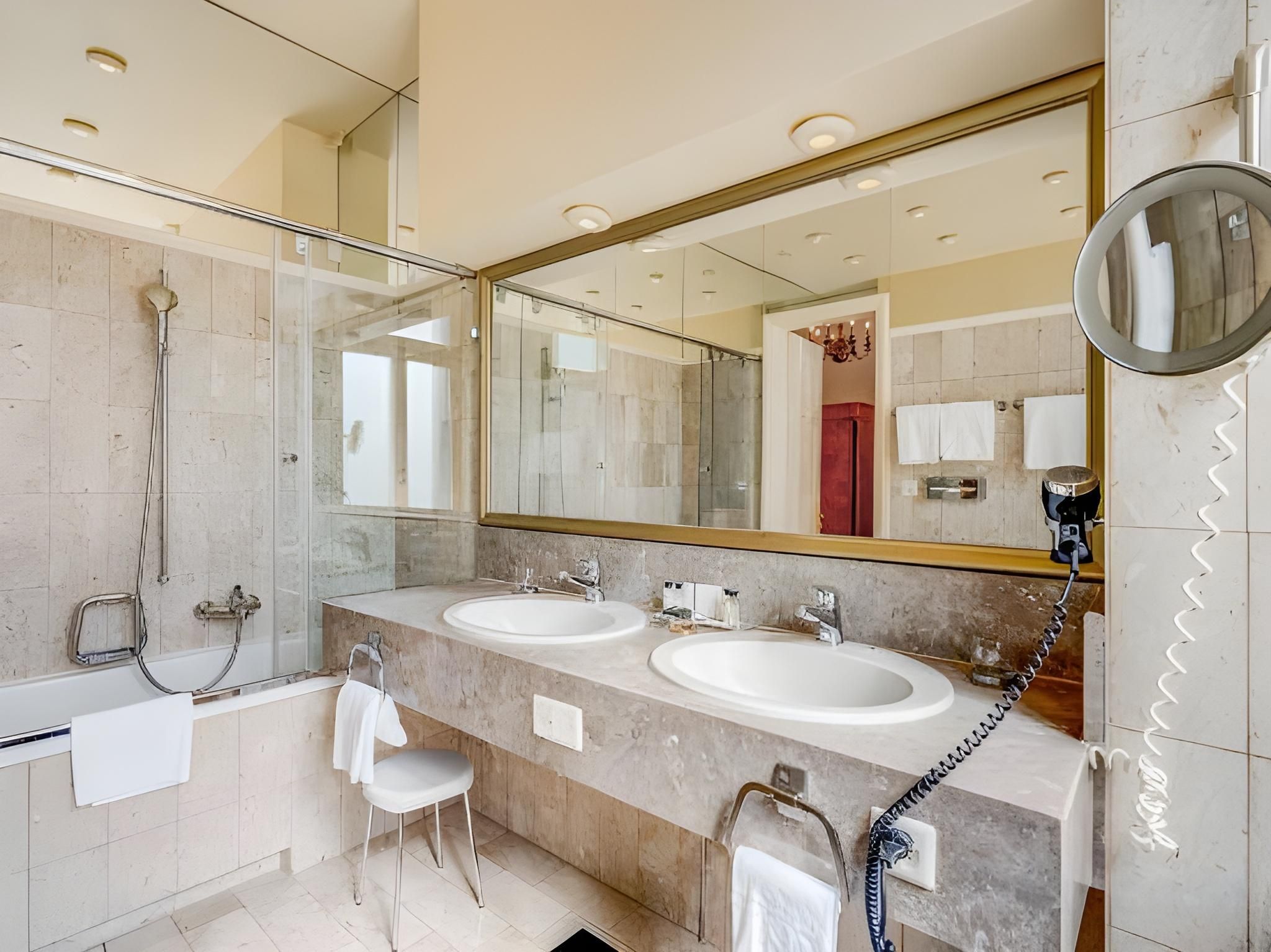 undefined Grand Hotel National 10