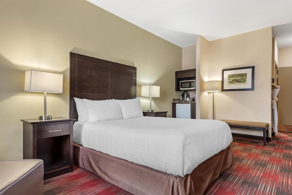 Best Western Plus Red Deer Inn & Suites Standard Room, 1 Queen Bed, Accessible, Refrigerator & Microwave