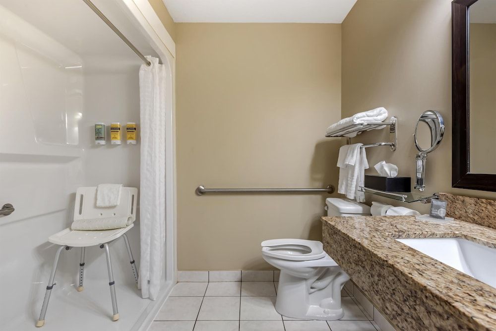 Best Western Plus Red Deer Inn & Suites Standard Room, 1 Queen Bed, Accessible, Refrigerator & Microwave 3