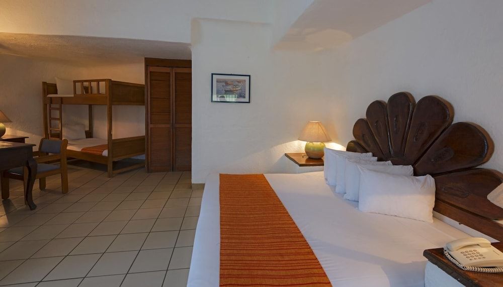 Vista Playa de Oro Manzanillo Standard Quadruple Room