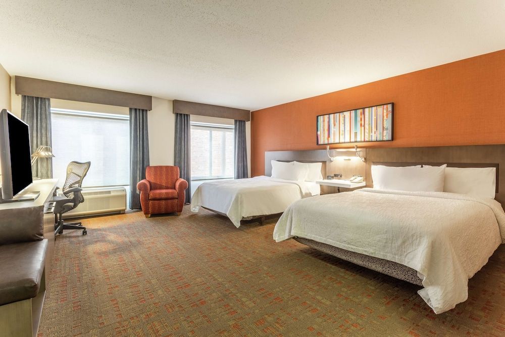 Room, 2 Queen Beds, Accessible, Bathtub