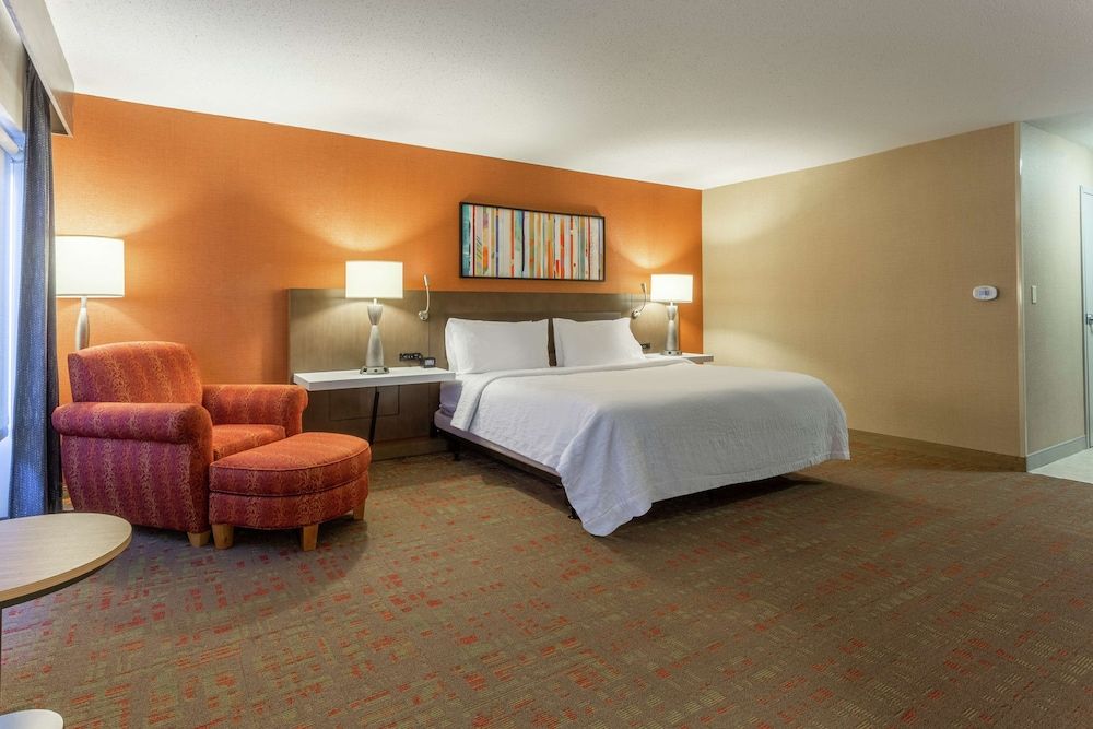 Suite, 1 Bedroom, Accessible (Roll-In Shower)
