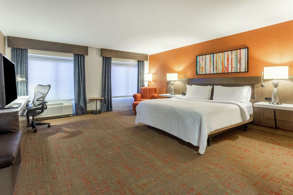 Room, 1 King Bed, Accessible, Bathtub
