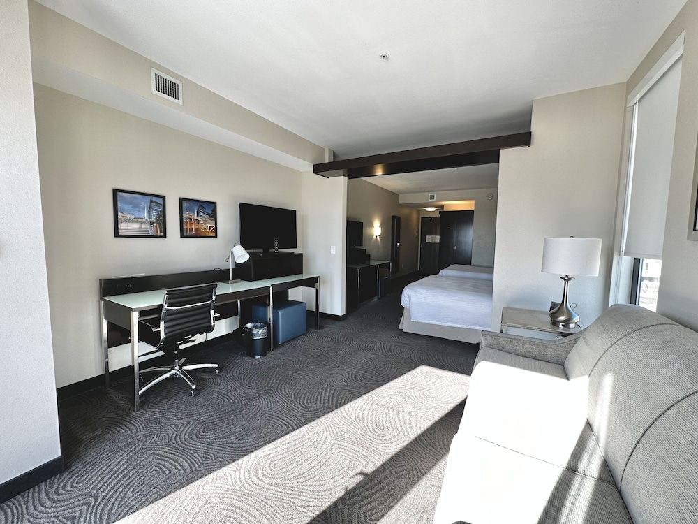 Suite, Multiple Beds, Balcony (Mobility/Hearing Accessible, Tub)