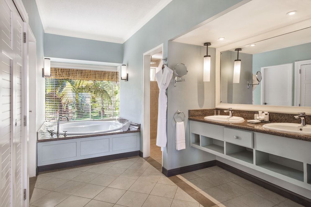 OUTRIGGER Mauritius Beach Resort Room, 1 King Bed, Ocean View 6