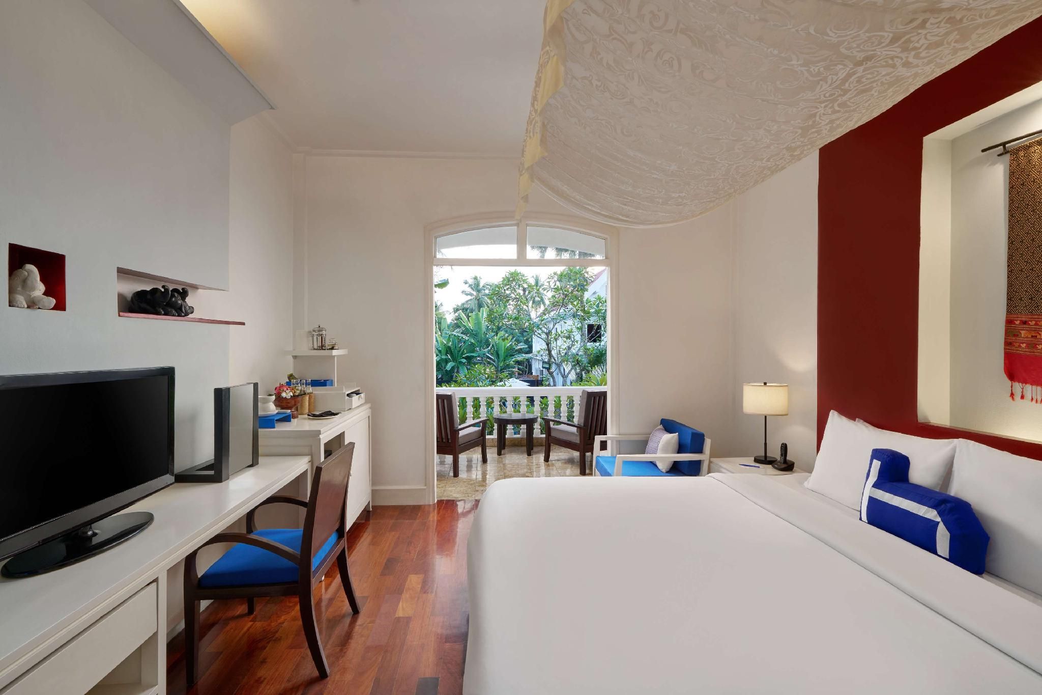 Garden Wing King - Pool View