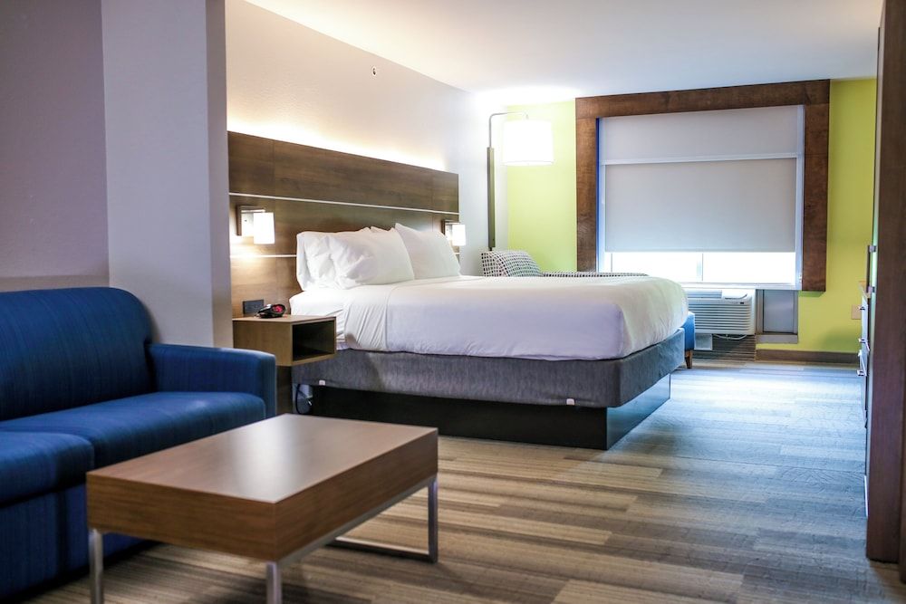Standard Suite, 1 King Bed with Sofa bed