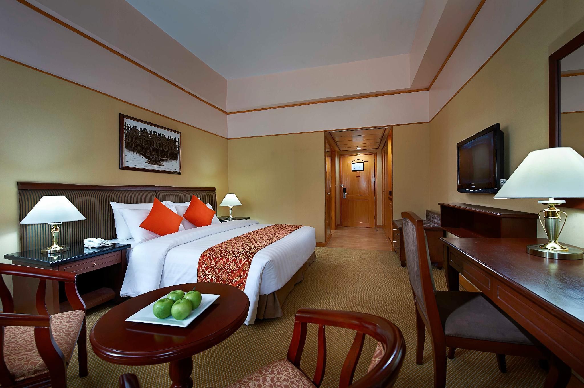 Berjaya Makati Hotel Deluxe Room 2