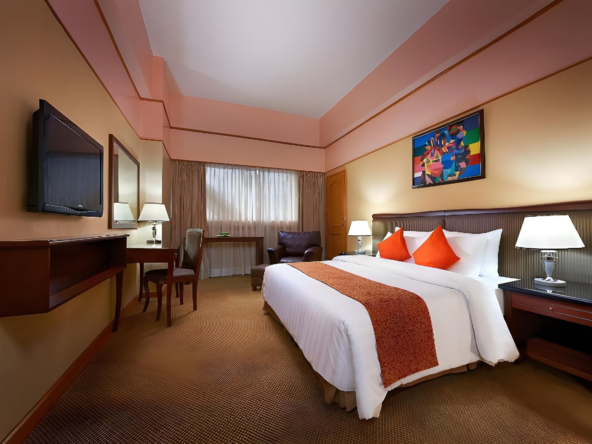 Berjaya Makati Hotel Deluxe Room