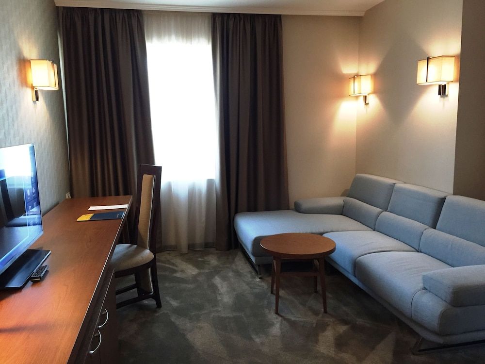 Golden Tulip Varna Standard Suite, 1 King Bed 7