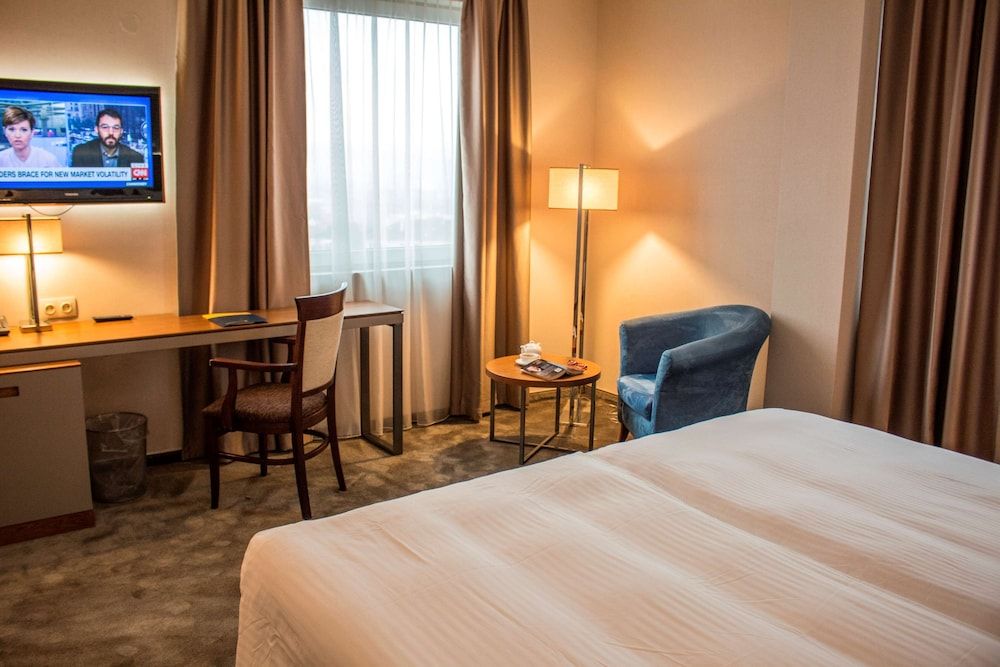 Golden Tulip Varna Standard Room, 1 King Bed 7