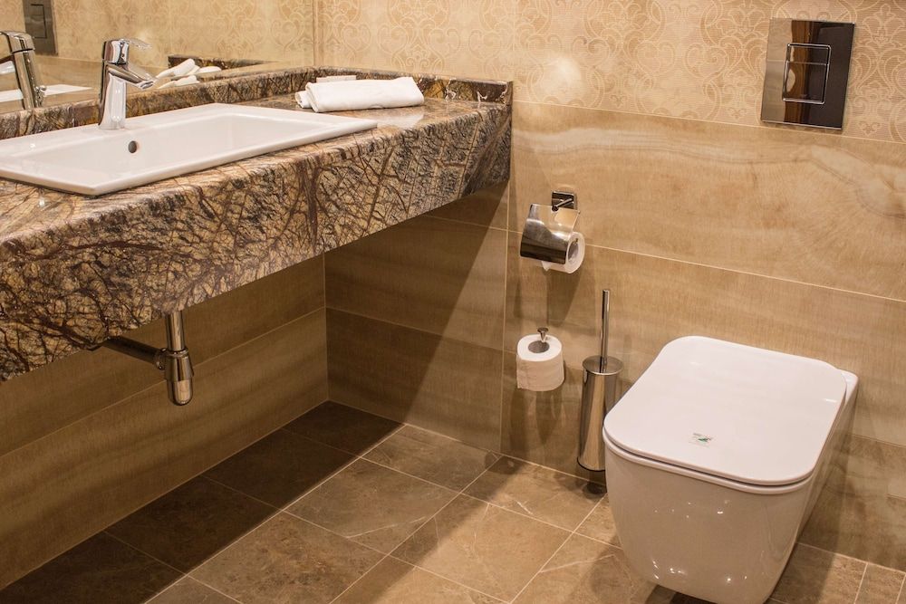 Golden Tulip Varna Standard Room, 1 King Bed 9