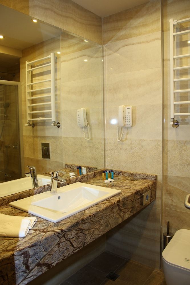 Golden Tulip Varna Standard Room, 1 King Bed 2