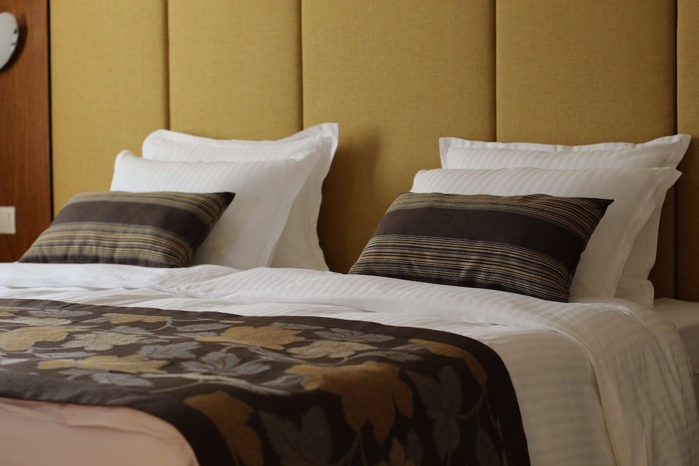 Golden Tulip Varna Standard Room, 1 King Bed 4