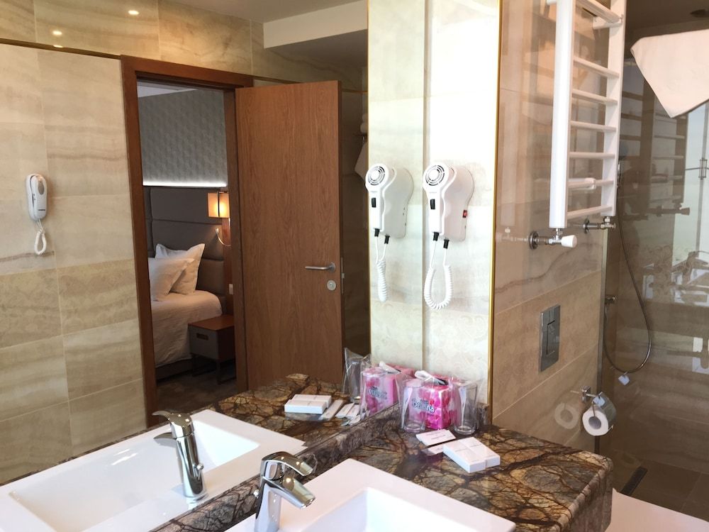 Golden Tulip Varna Standard Suite, 1 King Bed 13