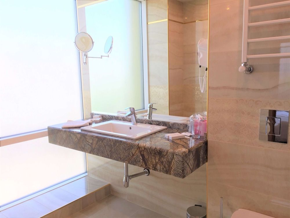 Golden Tulip Varna Standard Suite, 1 King Bed 11